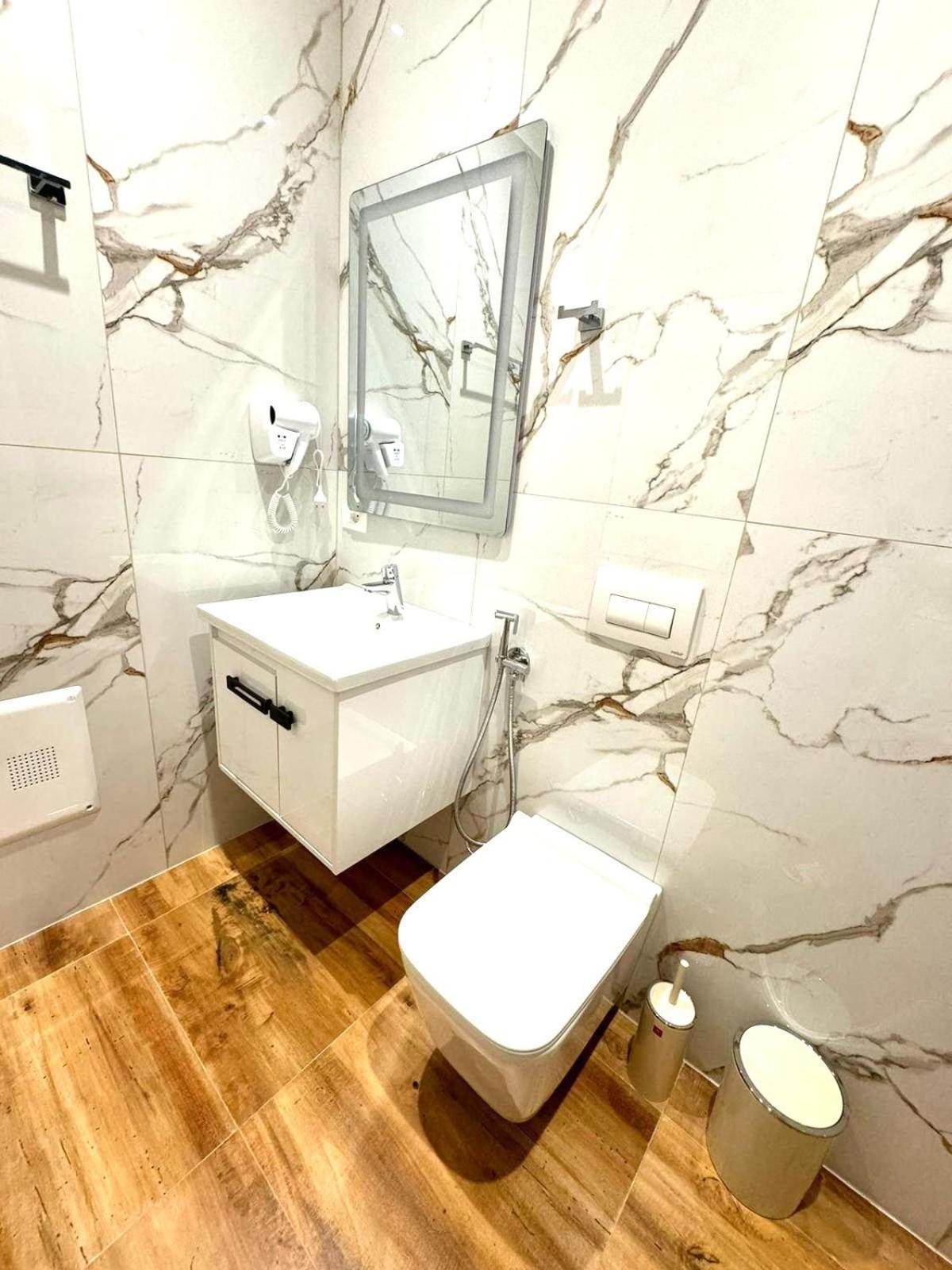 Hotel Balili Вльора Екстер'єр фото