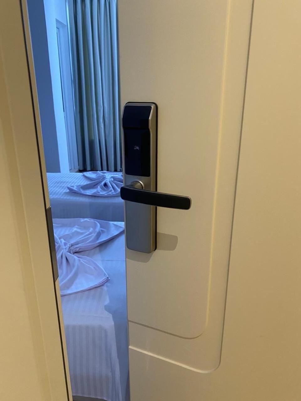 Hotel Balili Вльора Екстер'єр фото