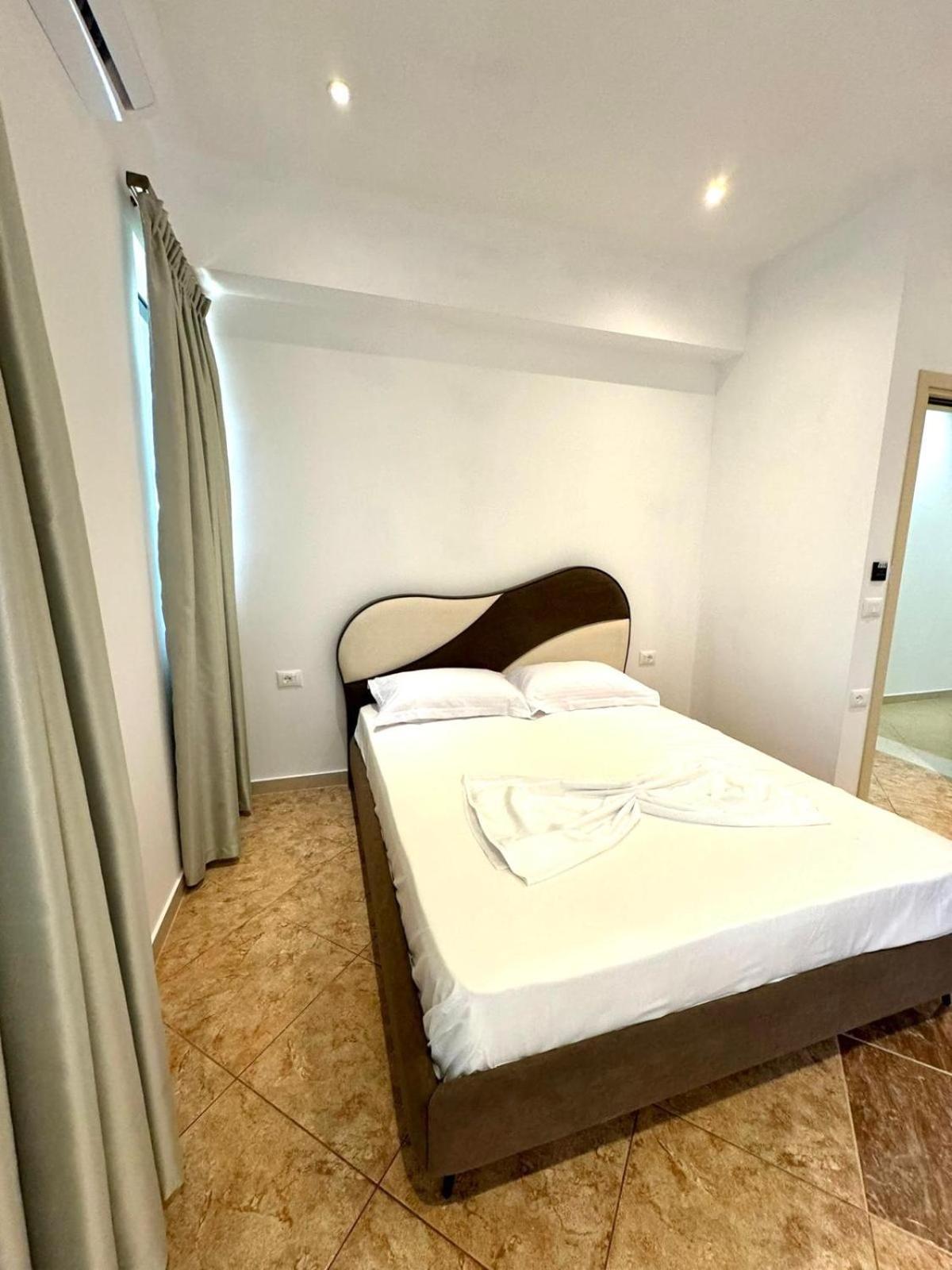 Hotel Balili Вльора Екстер'єр фото