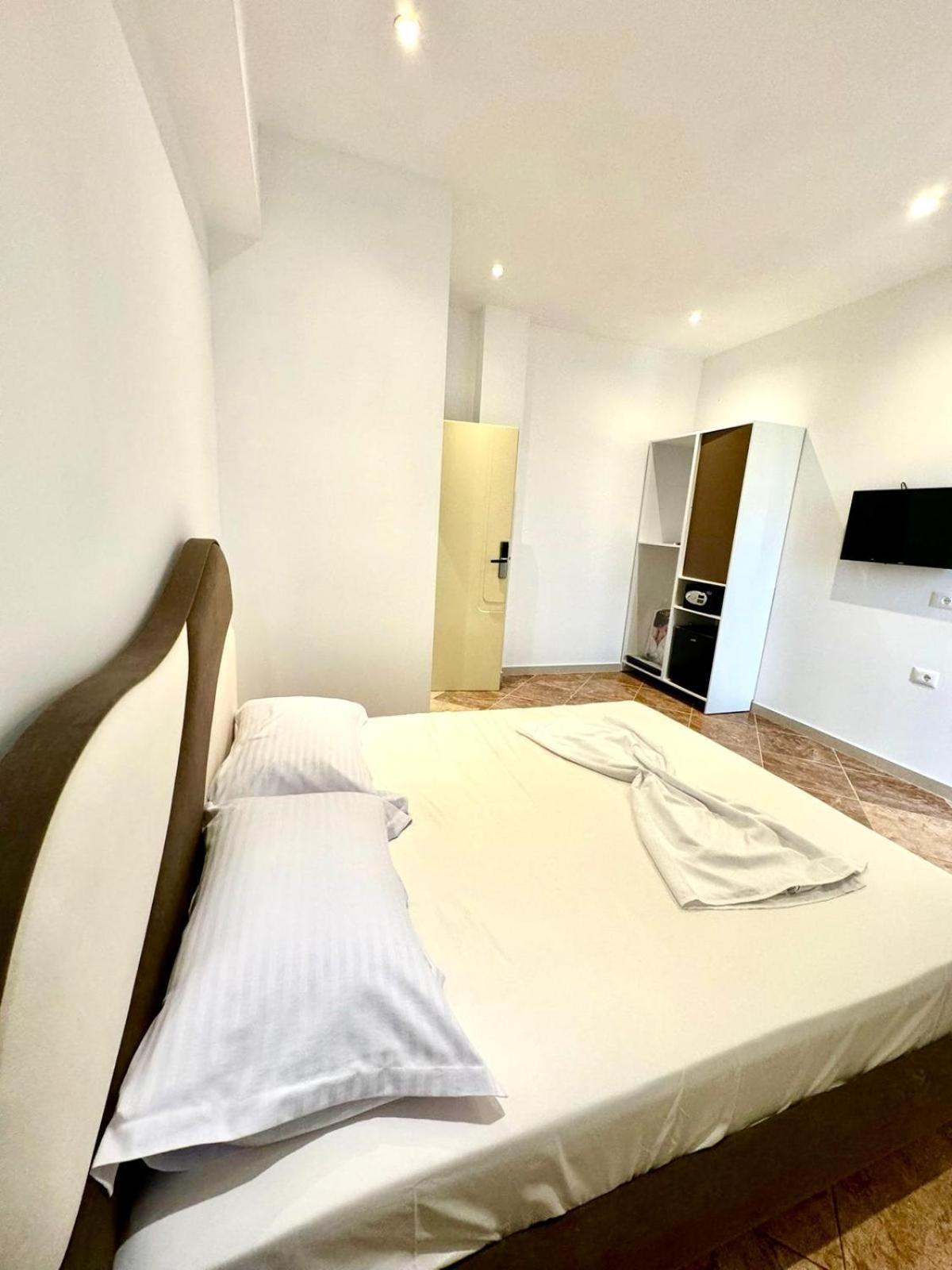 Hotel Balili Вльора Екстер'єр фото