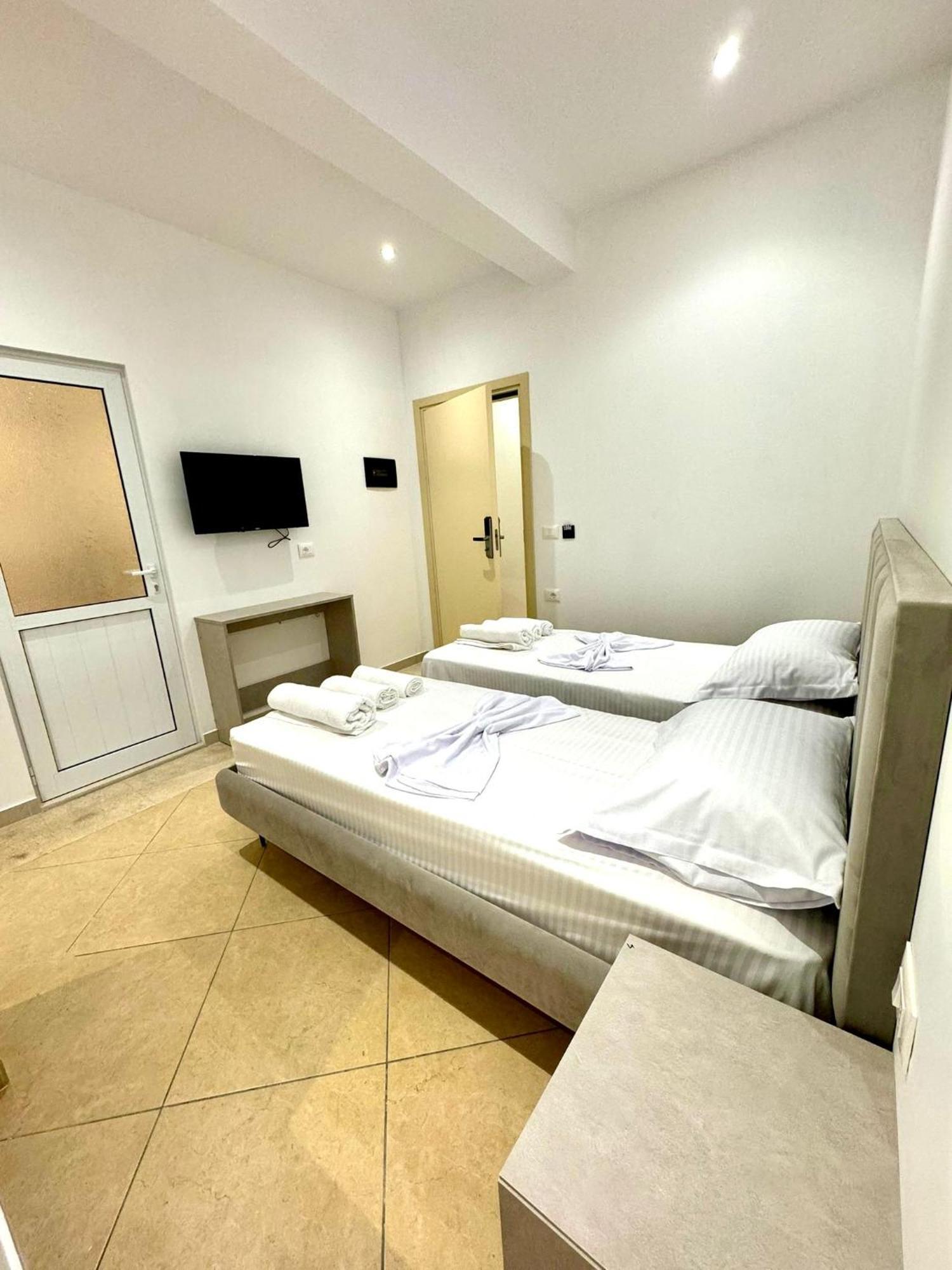 Hotel Balili Вльора Екстер'єр фото